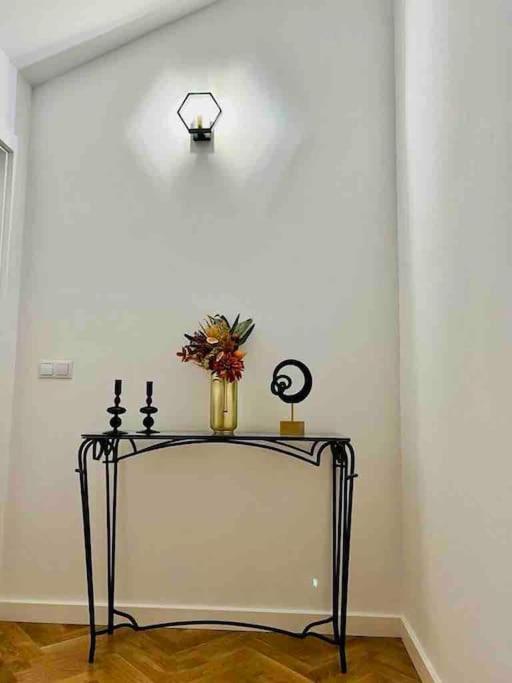 Adorable 3 Bedroom Căn hộ *
