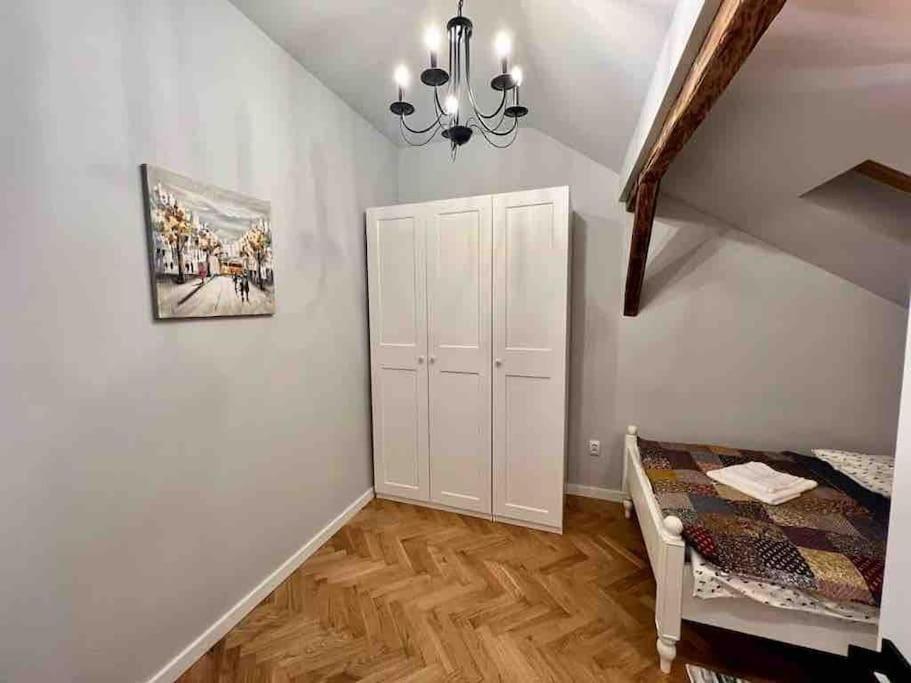 Adorable 3 Bedroom *