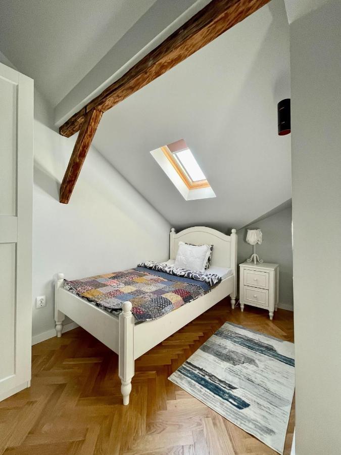 Adorable 3 Bedroom *